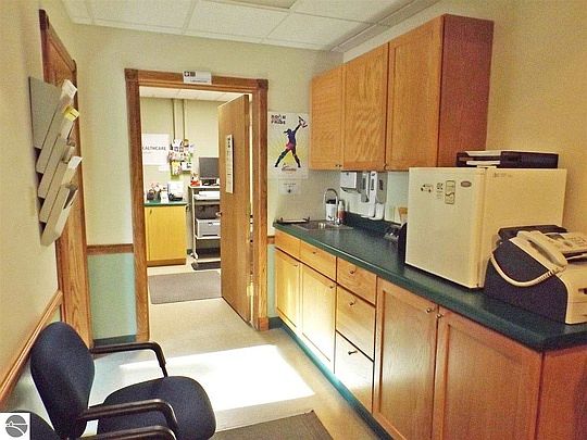 5th image of 301 N Mill St