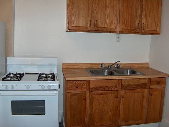 Avail 8/29 1322 Elizabeth