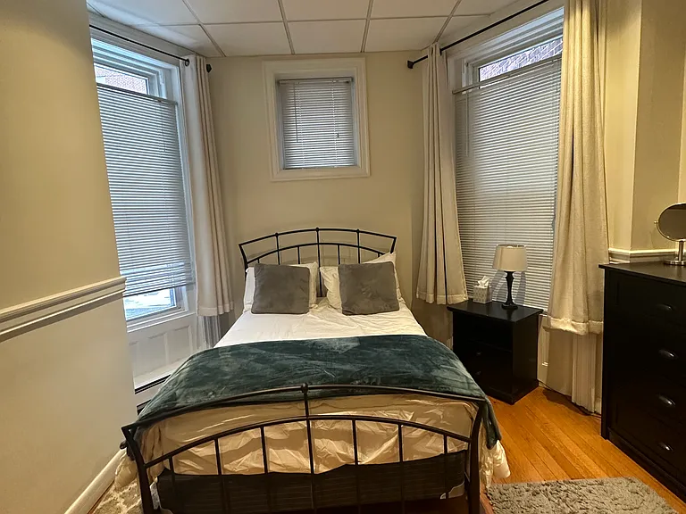 302 Newbury St #2 — Photo 4