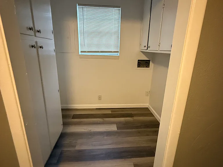 2028 Glenda Ave — Photo 3