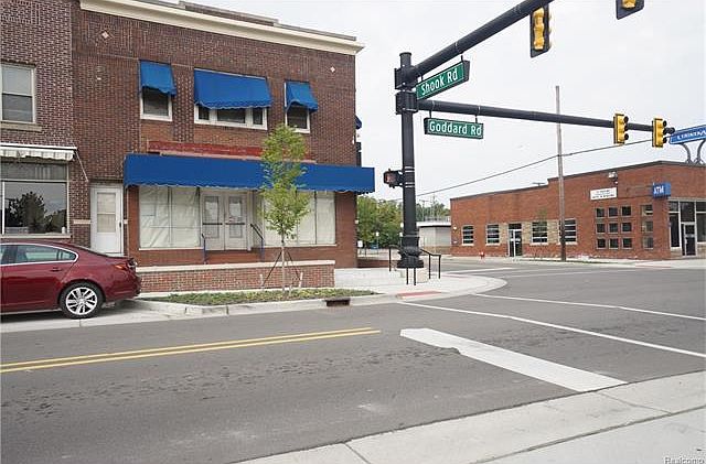 2nd image of 36504 Goddard Rd