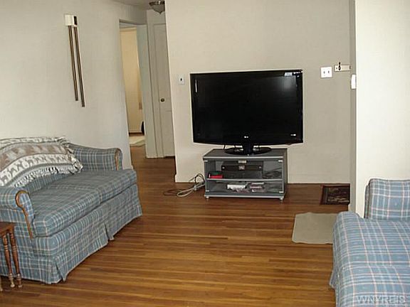 3rd image of 231 Clark St