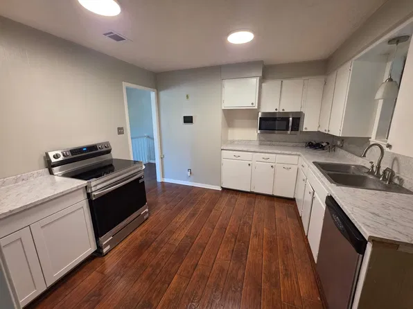 465 N Horton St, La Grange, TX 78945