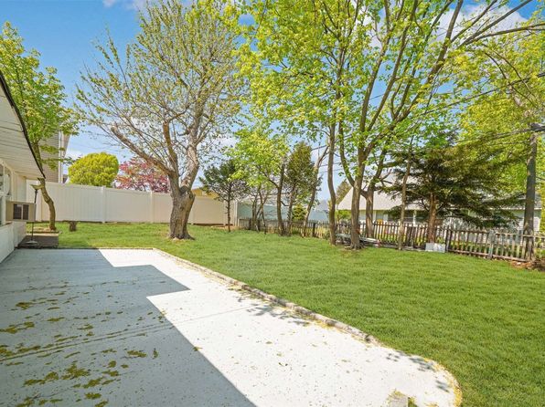 51 Robin Lane, Levittown, NY 11756