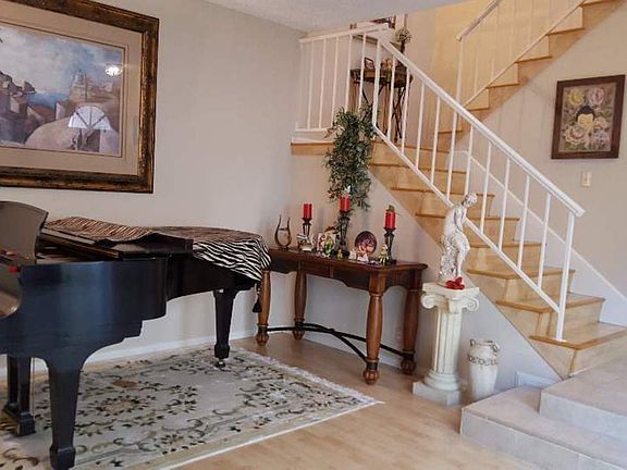3rd image of 1017 Park Circle Dr