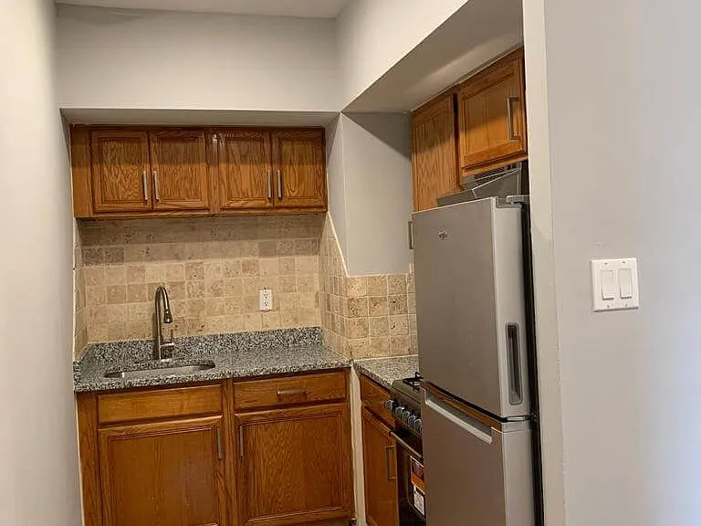 402 W Walnut Ln #A — Photo 4