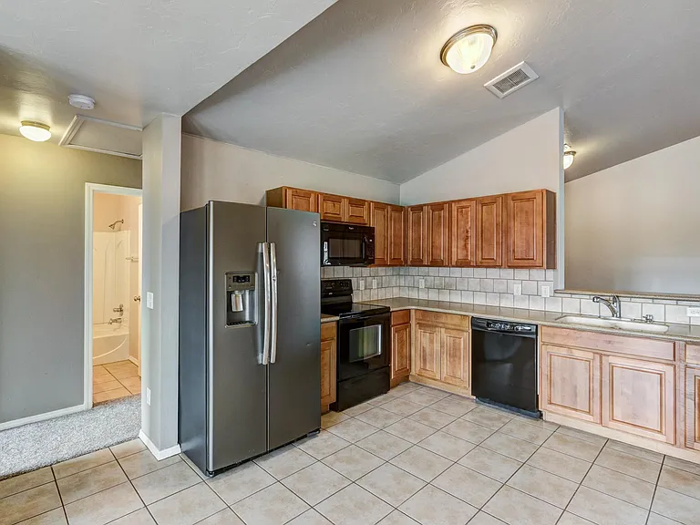 9528 SW 24th Ter — Photo 11