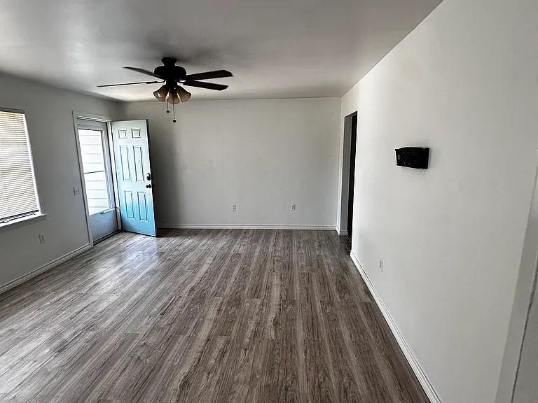 802 NW 4th St — Photo 5