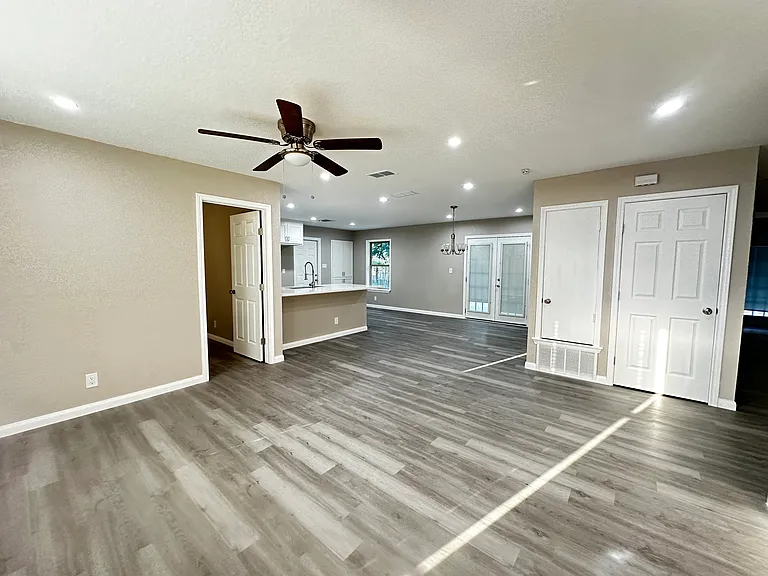 8426 Glen Ct — Photo 6