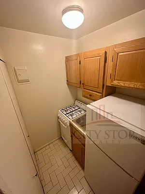 Rented by City Stop Realty | media 24