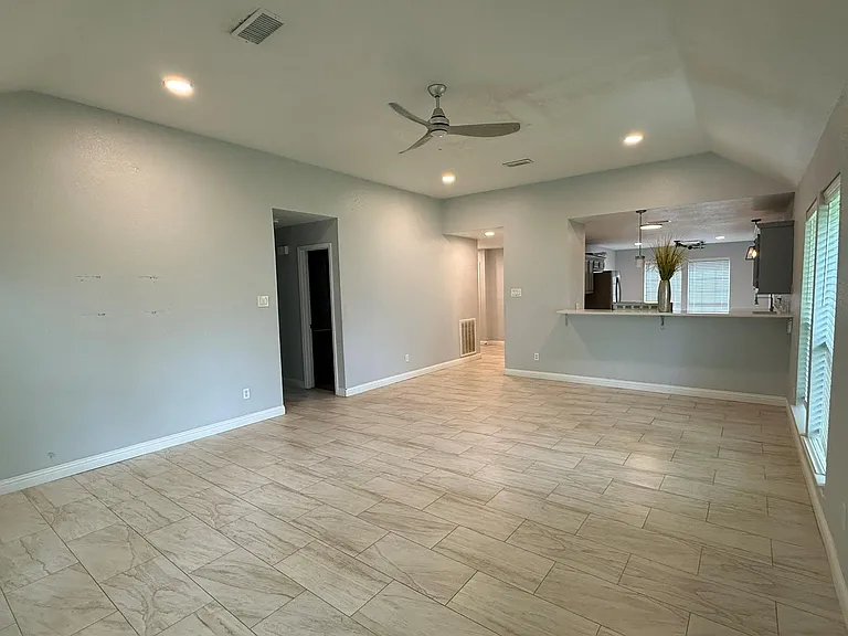 5525 Main St — Photo 2