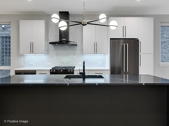 5th image of 807 N Francisco Ave #1