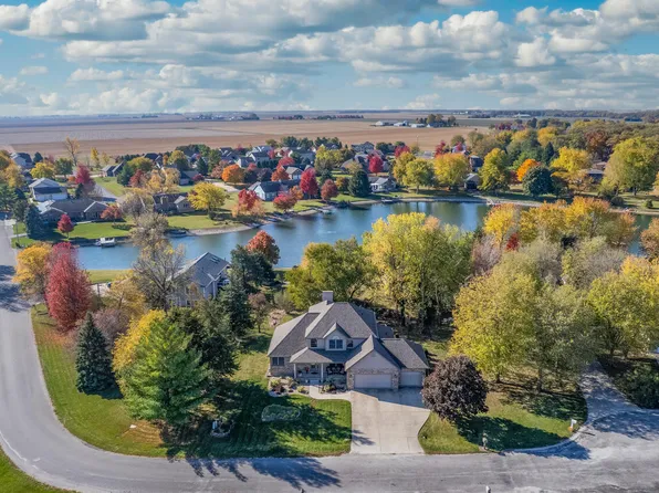 104 Lake View Dr, Fairbury, IL 61739