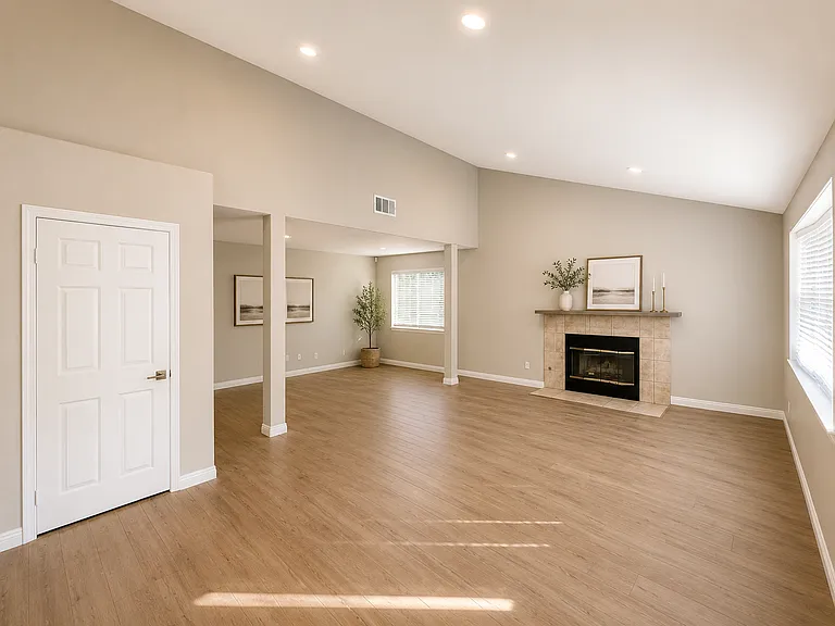 20606 Clark St — Photo 5