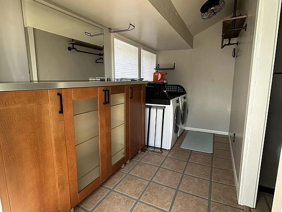 5th image of 4646 Georgia St