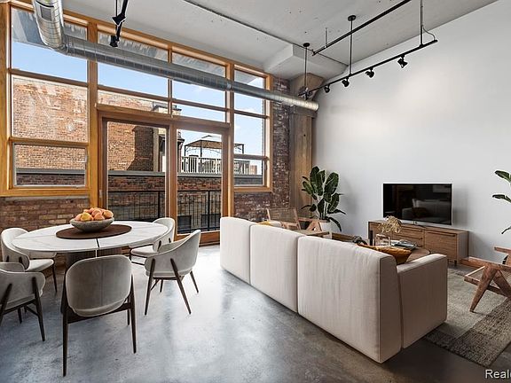 2nd image of 444 W Willis St Unit 313