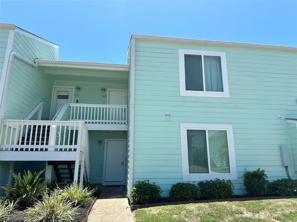 611 Lauderdale Dr, Rockport, TX 78382