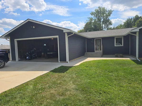 983 Moore Rd, Quincy, MI 49082