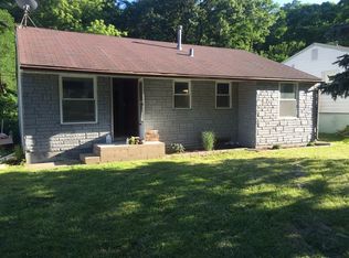 652 Waverly Rd, Davenport, IA 52804