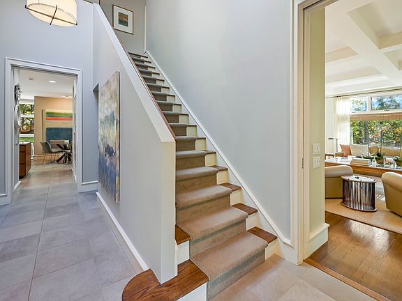 3rd image of 9 Rolling Wood Ln