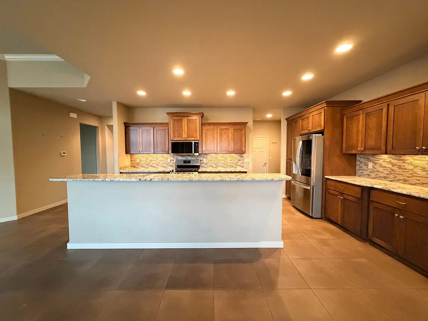 Gorgeous Views & Gorgeous 3 Bed + Office, 2.5 Ba — Photo 4
