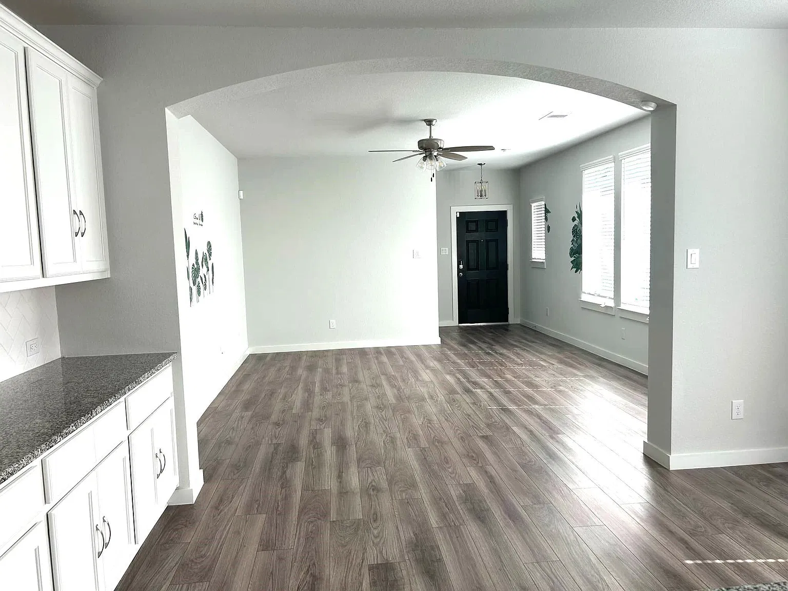 3 bed, 2.0 bath, 1657 sqft, $2,100 — Photo 4