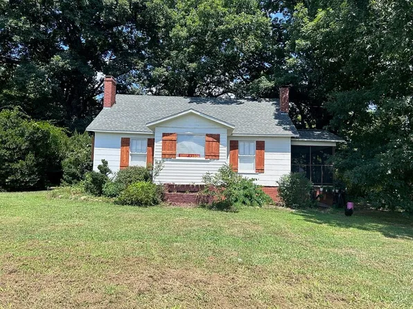 4831 Sulphur Springs Rd NE, Hickory, NC 28601
