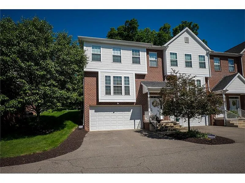 901 Lakeview Ct photo 1