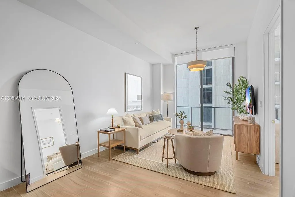 1 bed, 1.0 bath, $6,500 — Photo 3