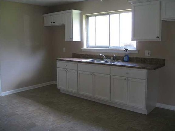 4th image of 7740 Jocelyn Dr
