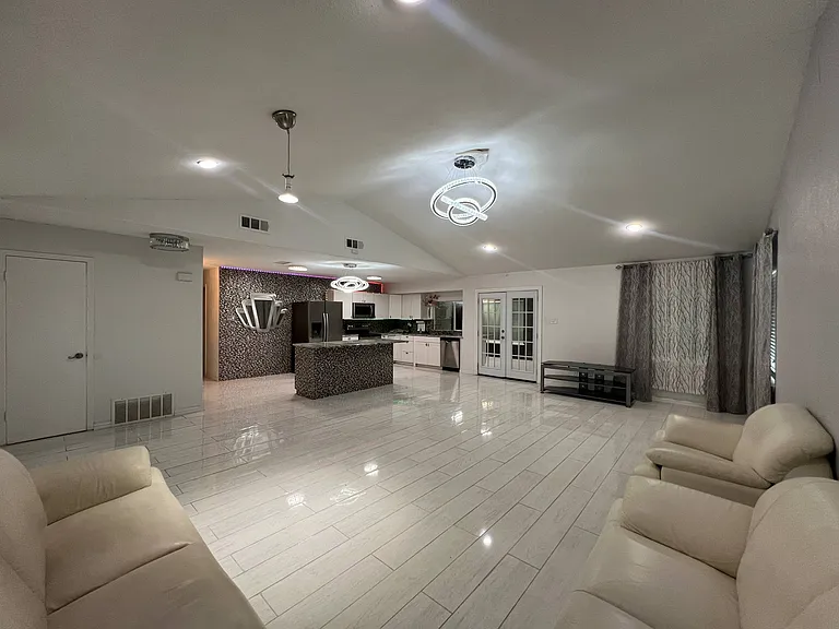 3005 Hillsdale Ln — Photo 3