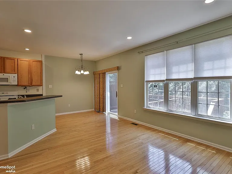 8149 Cross Creek Cir — Photo 18