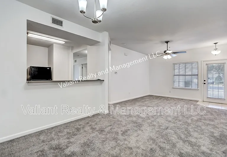 575 Oakleaf Plantation Pkwy #1-1303 — Photo 7