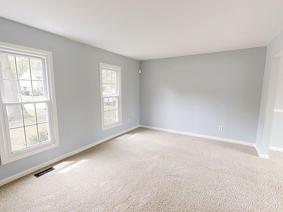 3rd image of 21722 Shadybrook Dr