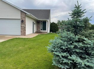416 Nightingale Ln, Cottage Grove, WI 53527