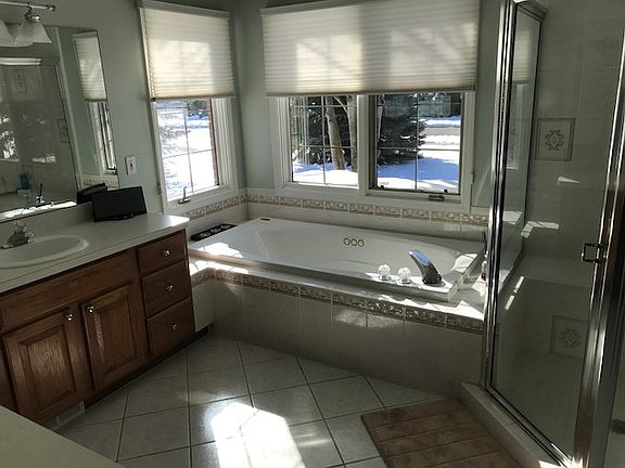 5th image of 610 Gleneagles