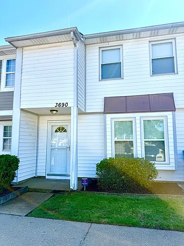 3690 Sylvan Ln Photo 1