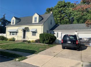 93 Carlton St, Cranston, RI 02910