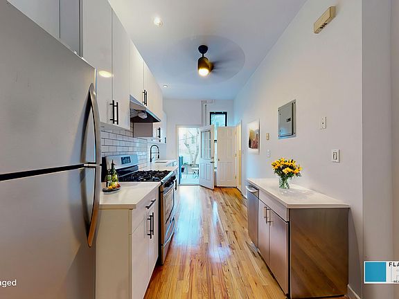 4th image of 137 N 8th St APT 1L