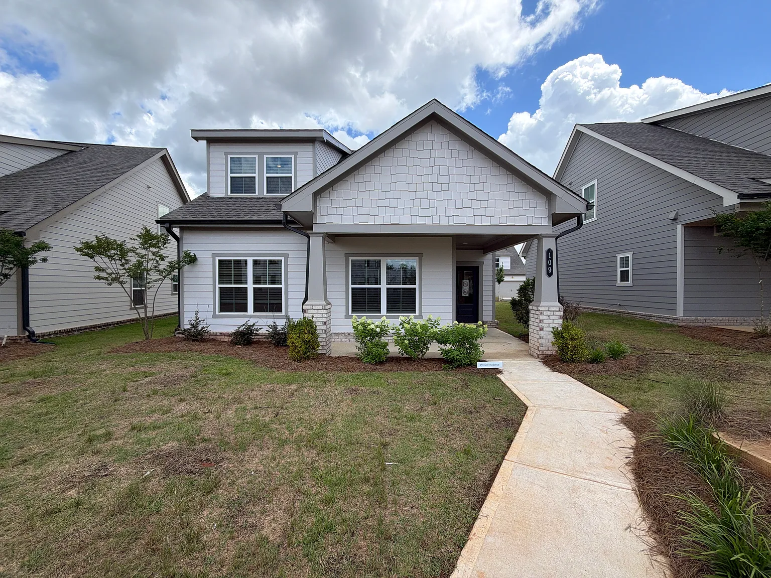 3 bed, 2.5 bath, 1660 sqft, $2,050 — Photo 1