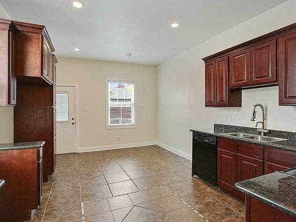 5th image of 2609 Gen Pershing St