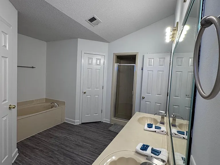7503 Hunters Hollow Ln — Photo 34