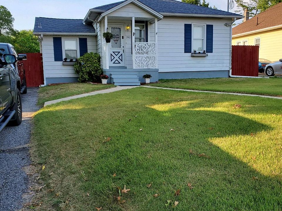 2nd image of 250 W Walnut Rd