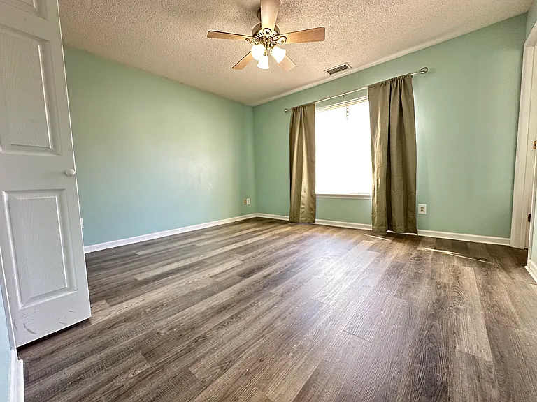610 English Ct — Photo 5