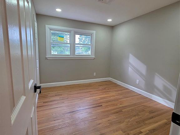 3rd image of 482 Tulane Court