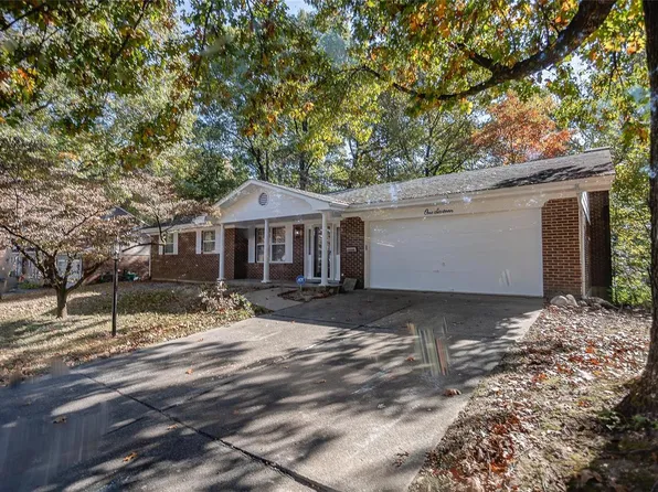 116 Fox Creek Rd, Belleville, IL 62223