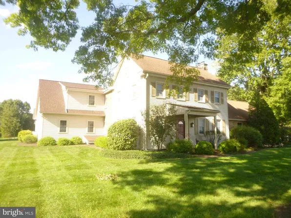 313 E Penn Grant Rd, Willow Street, PA 17584