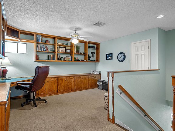 5th image of 316 Tree Grove Cir