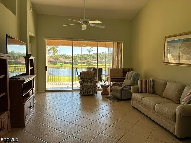 2 bed, 2.0 bath, 1250 sqft, $4,500 — Photo 2