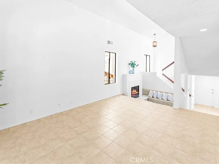 1407 Lakeside Ln — Photo 23